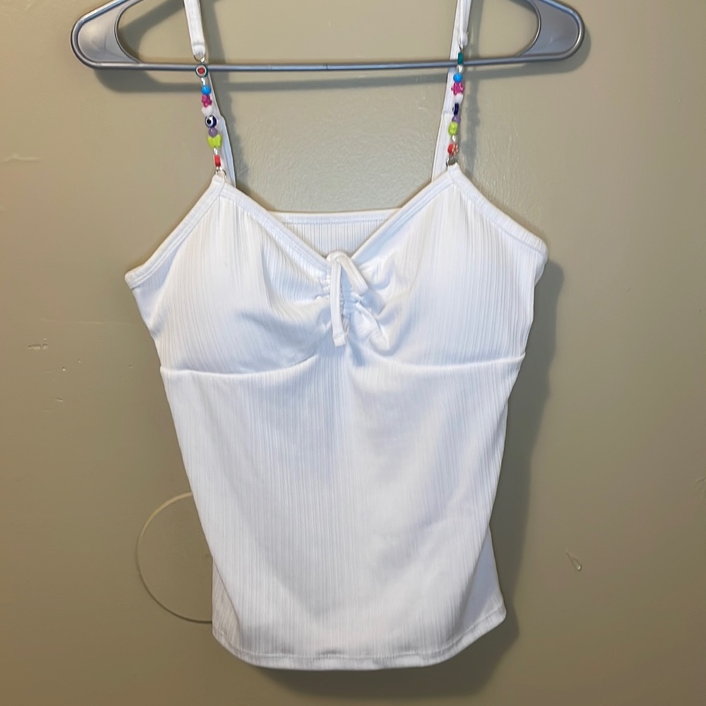 Is a medium(7-9) new never even worn